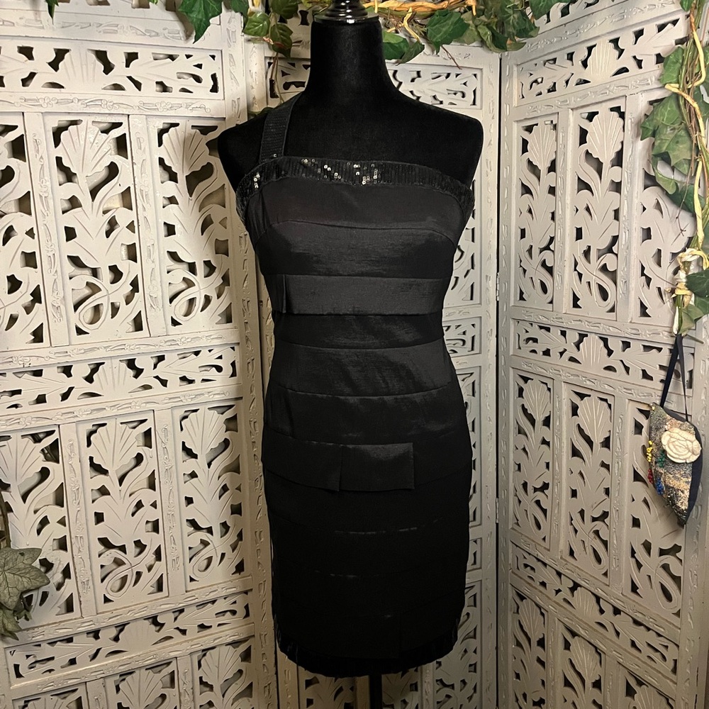 DAVE & JOHNNY BEAUTIFUL BLACK WITH BLACK SEQUINED ACCENTS ONE SHOULDER MINIDRESS